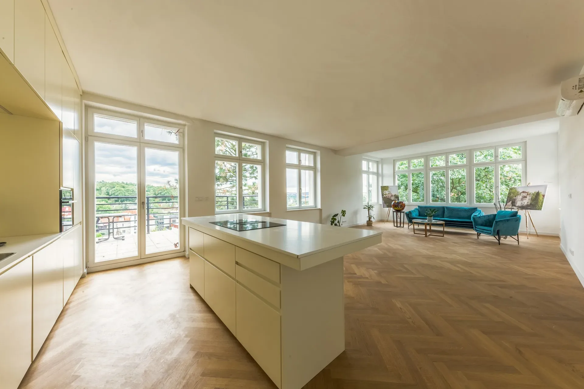 Vila Emily - ukázkový byt, kuchyň s ostrůvkem